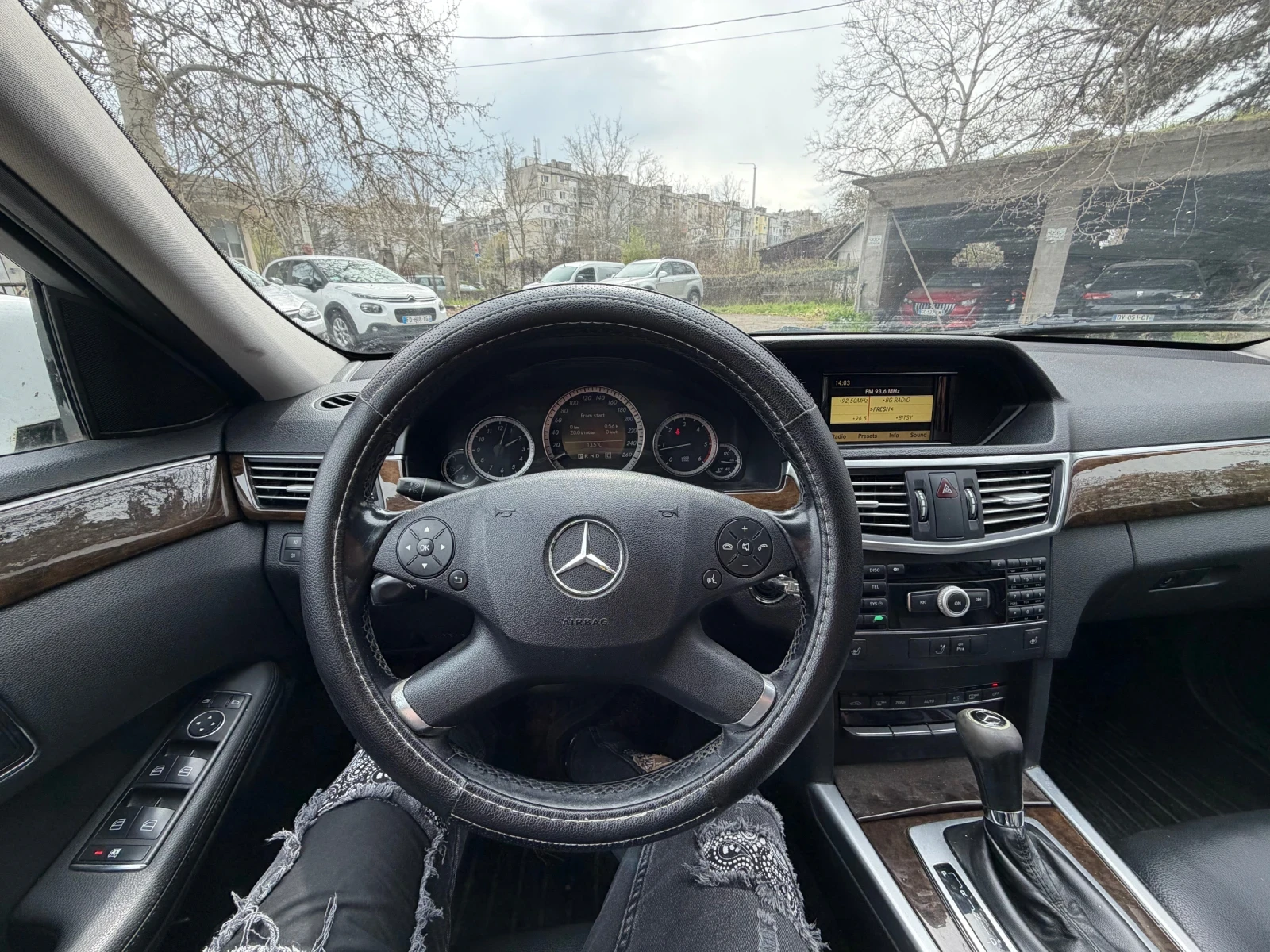 Mercedes-Benz E 220 БАРТЕР* NAVI* КОЖА* LED, снимка 12 - Автомобили и джипове - 54149995