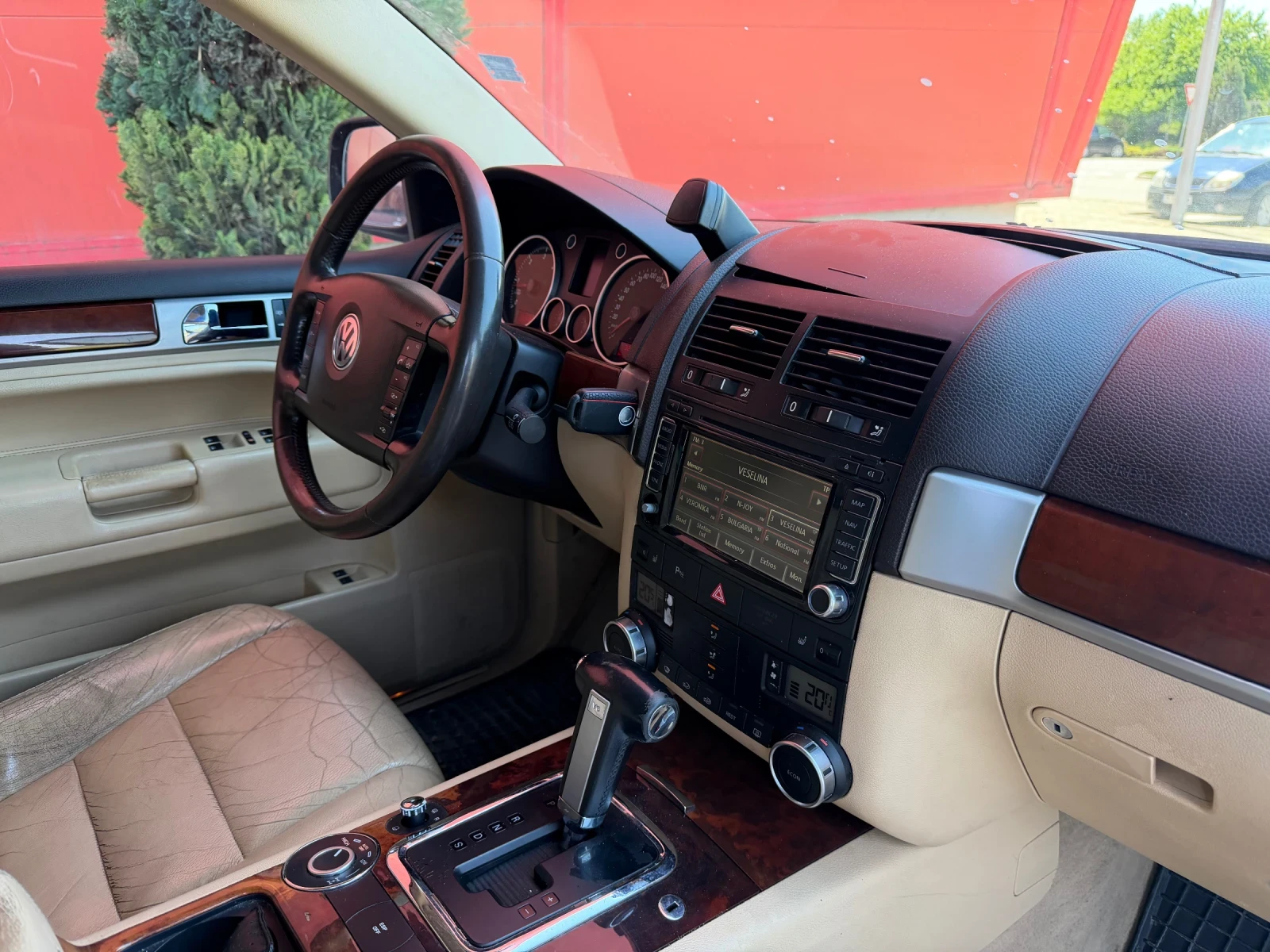 VW Touareg 3.0D* НА* ПРУЖИНИ, снимка 12 - Автомобили и джипове - 54149995