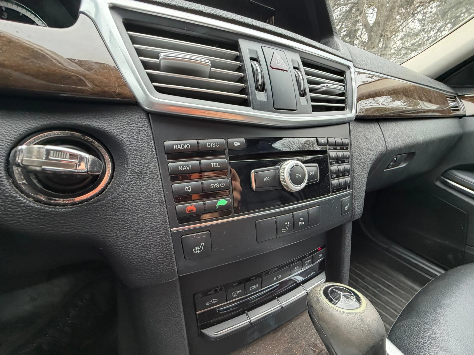 Mercedes-Benz E 220 БАРТЕР* NAVI* КОЖА* LED, снимка 10 - Автомобили и джипове - 54149995