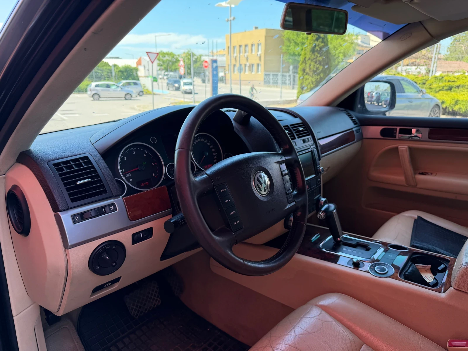 VW Touareg 3.0D* НА* ПРУЖИНИ, снимка 14 - Автомобили и джипове - 54149995