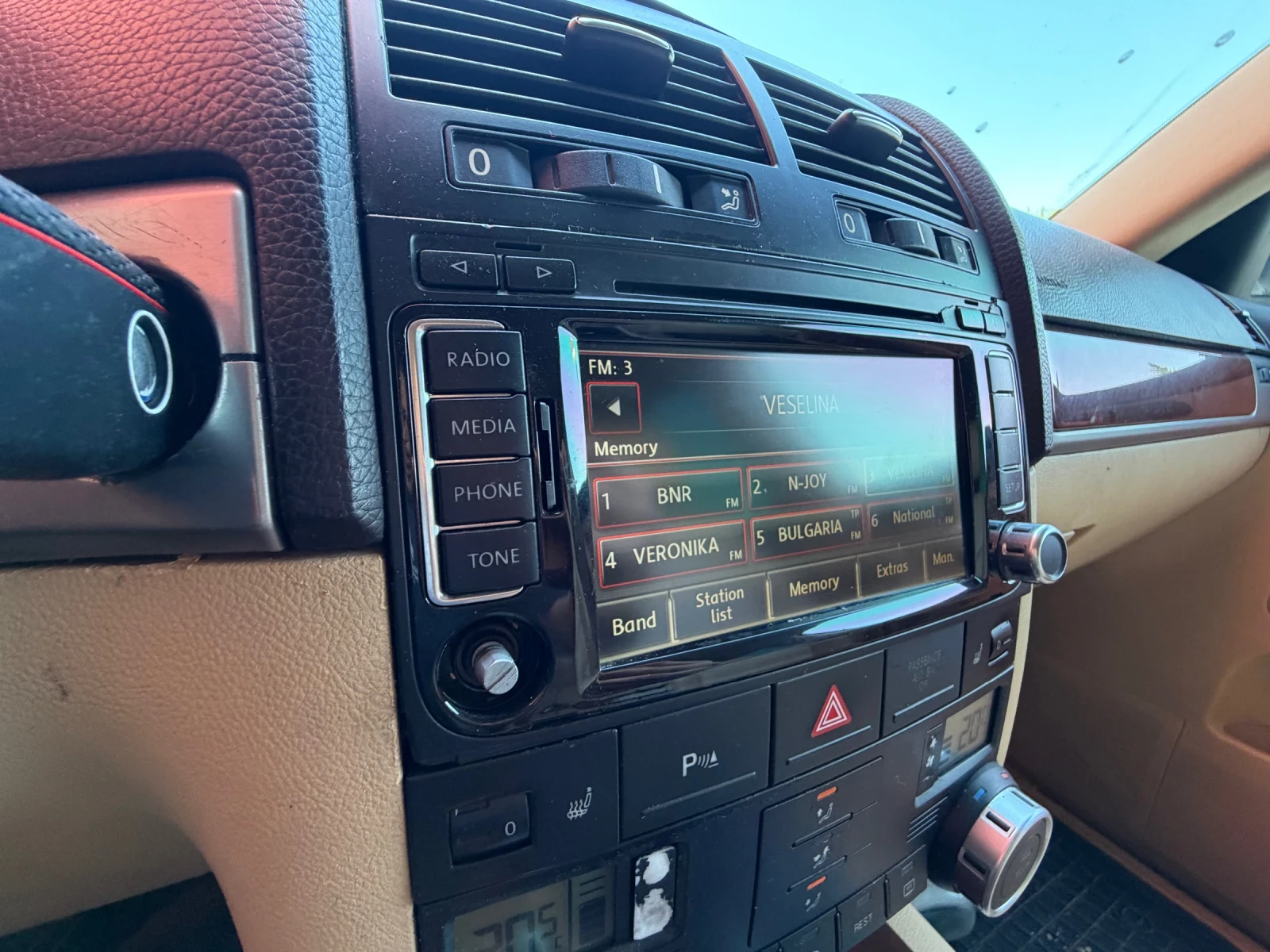 VW Touareg 3.0D* НА* ПРУЖИНИ, снимка 15 - Автомобили и джипове - 54149995
