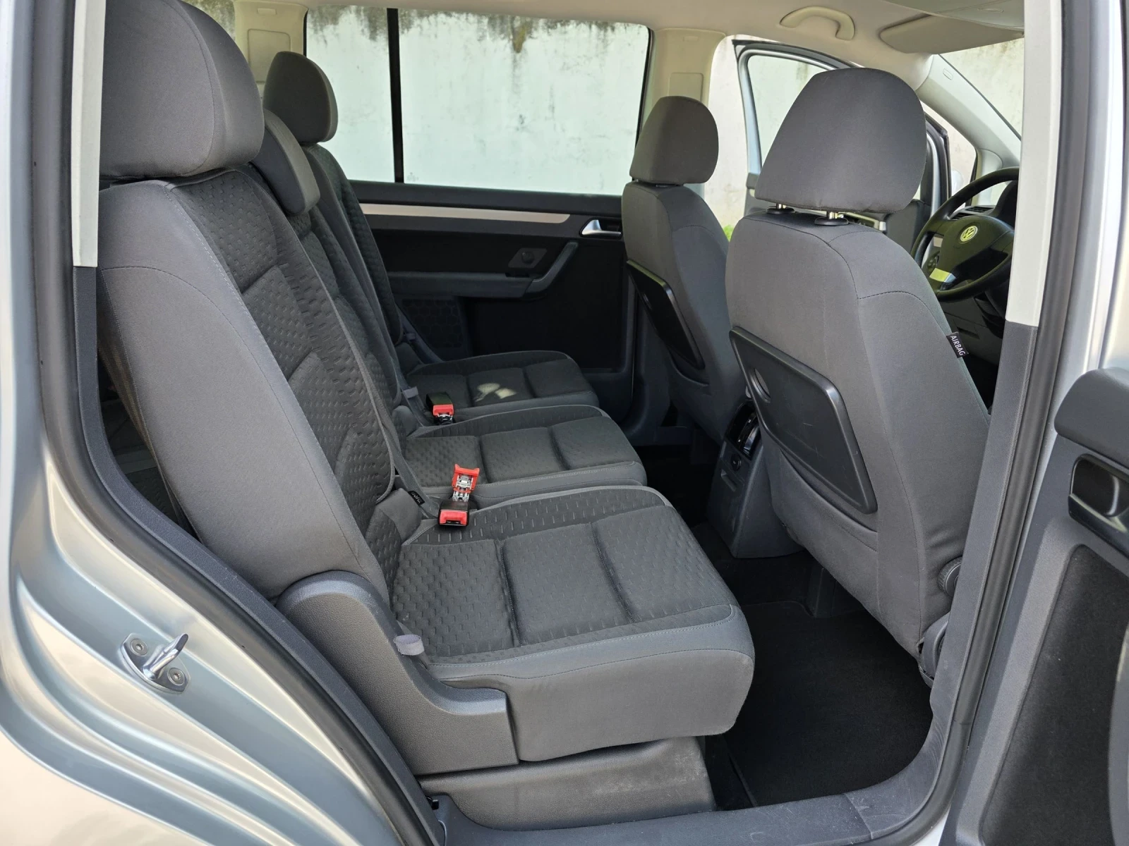 VW Touran 1.9TDI-105kc FACE 6+ 1места, снимка 14 - Автомобили и джипове - 54481436