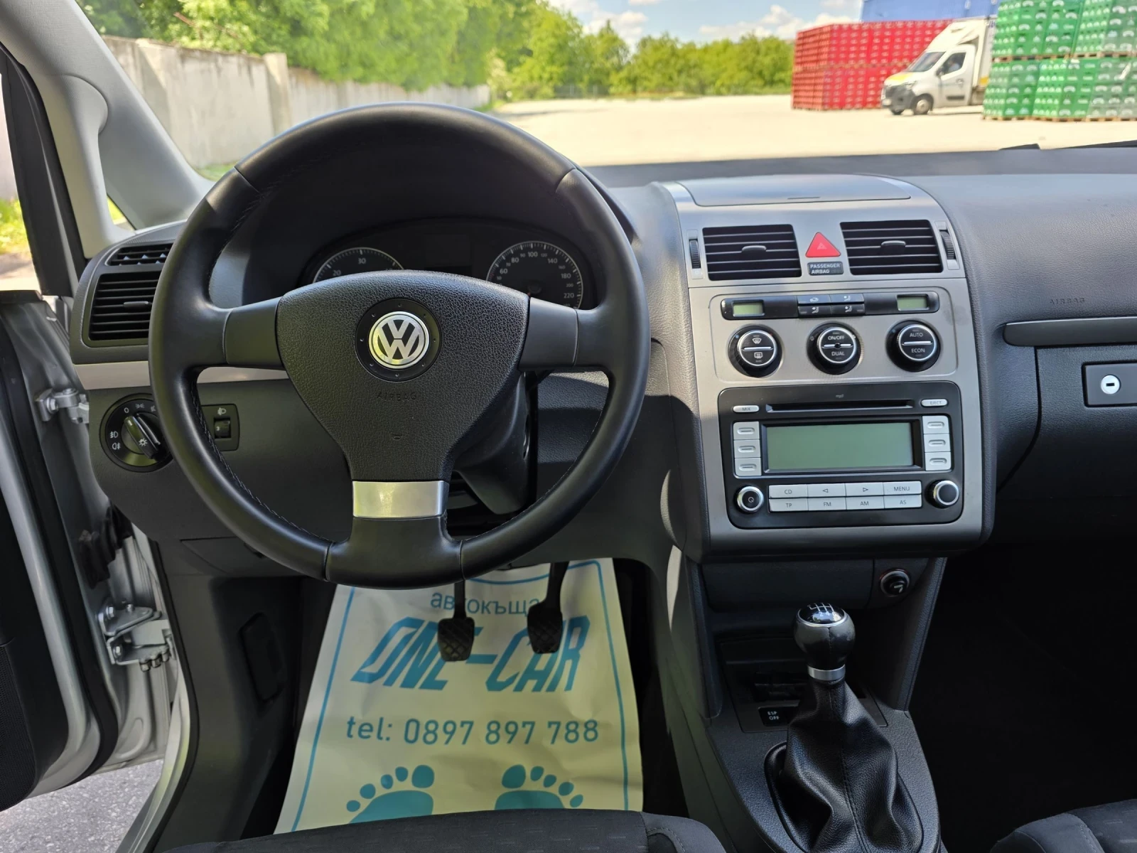 VW Touran 1.9TDI-105kc FACE 6+ 1места, снимка 12 - Автомобили и джипове - 54481436