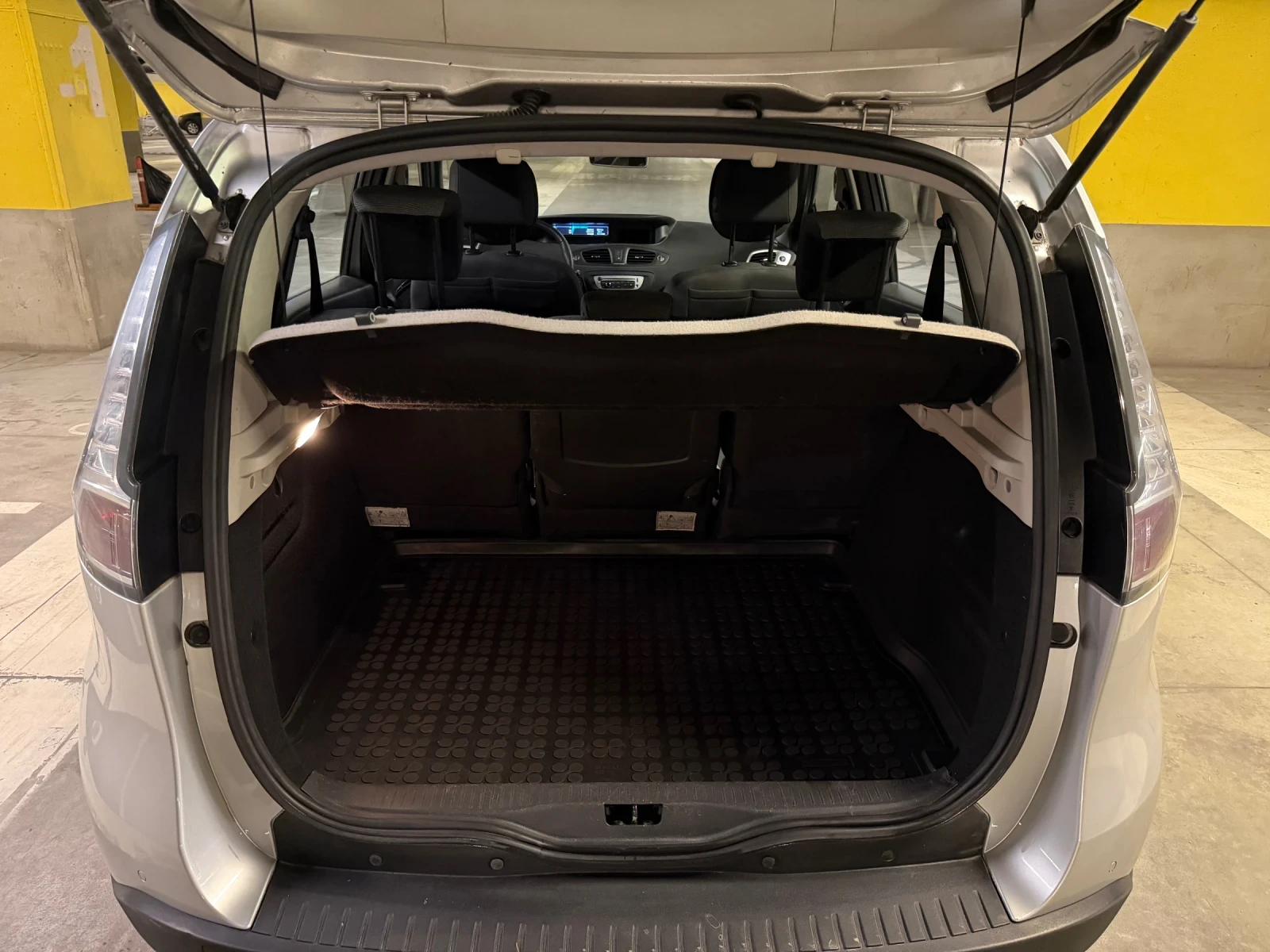 Renault Scenic 1.5DCI, снимка 12 - Автомобили и джипове - 54502807