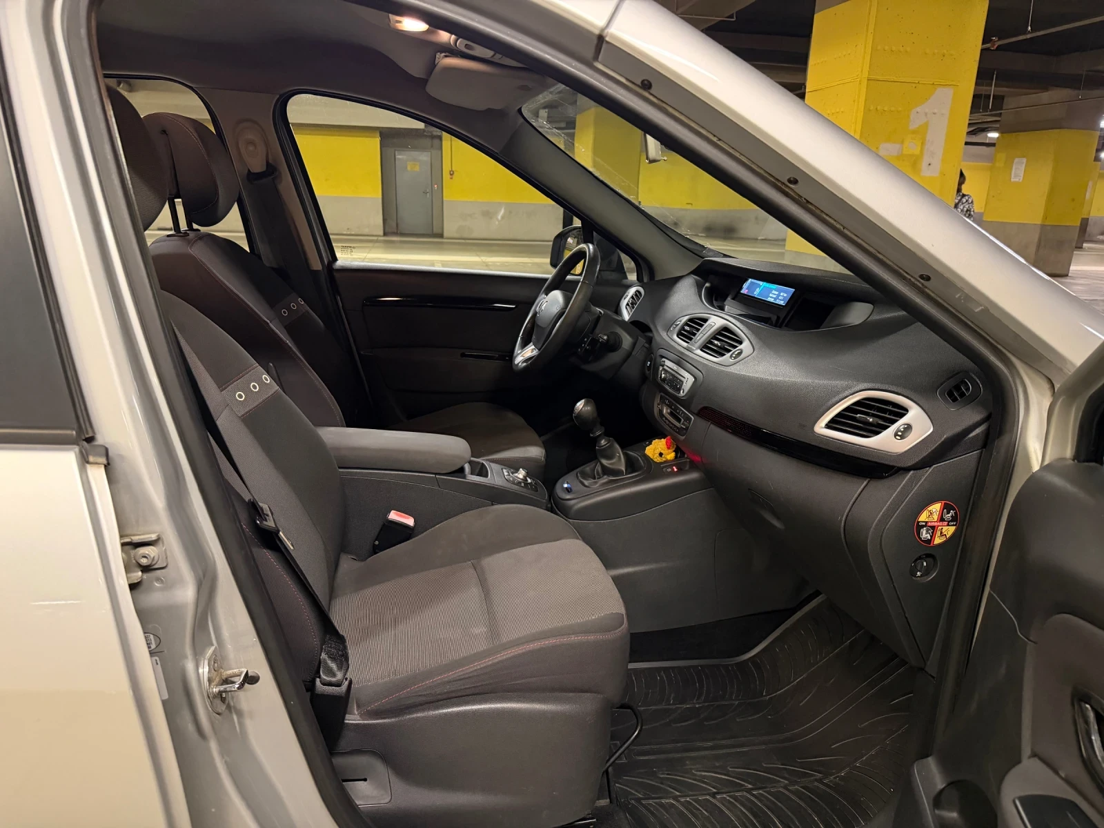 Renault Scenic 1.5DCI, снимка 14 - Автомобили и джипове - 54502807