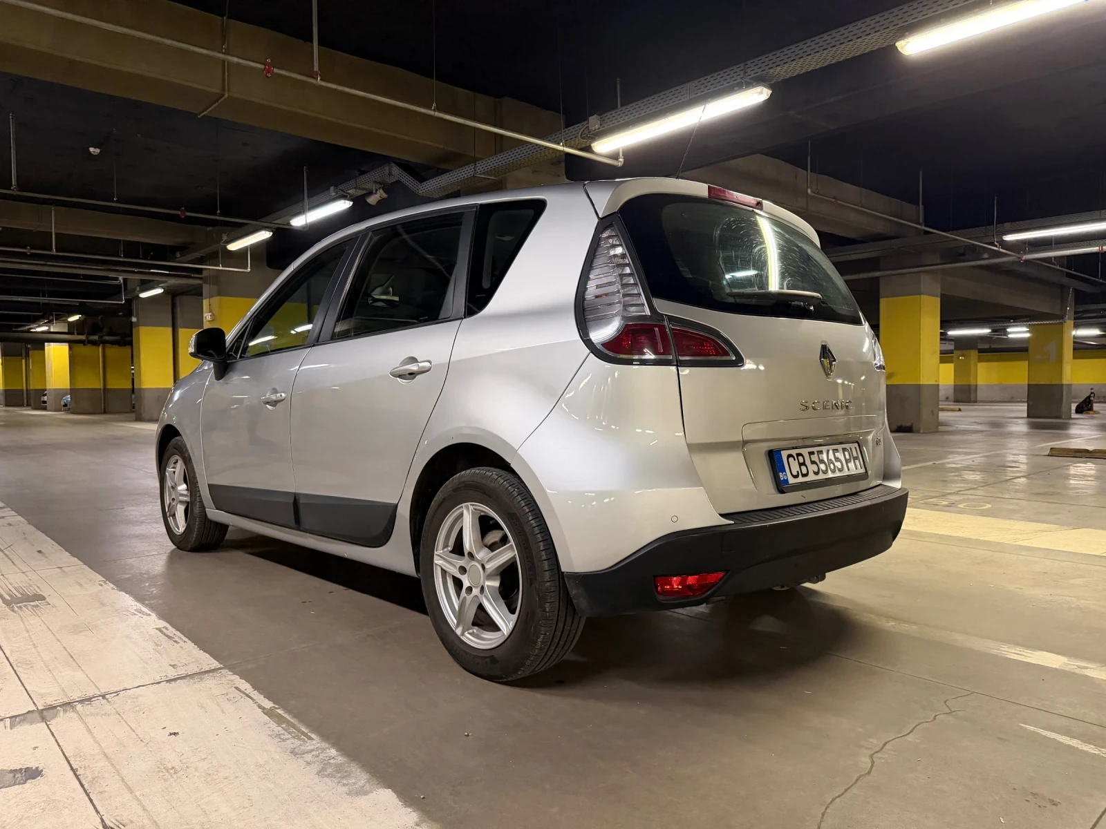 Renault Scenic 1.5DCI, снимка 3 - Автомобили и джипове - 54502807