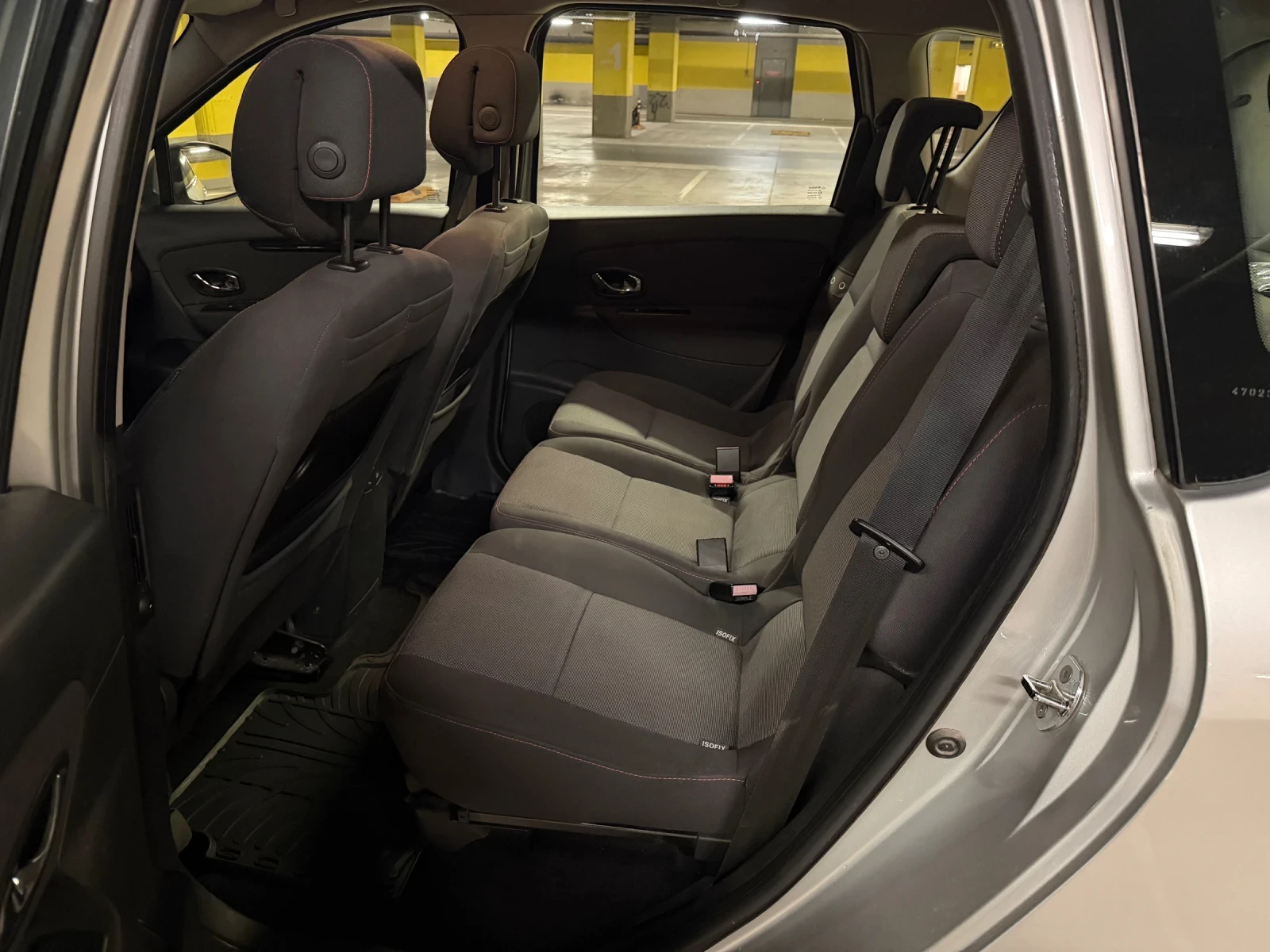 Renault Scenic 1.5DCI, снимка 11 - Автомобили и джипове - 54502807