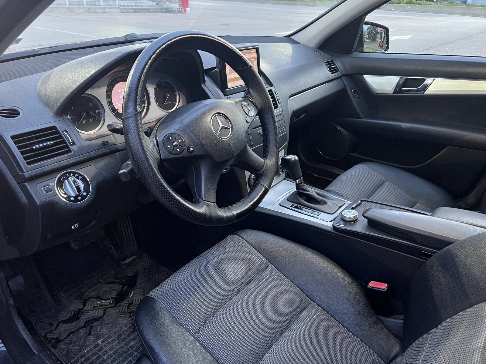 Mercedes-Benz C 220, снимка 5 - Автомобили и джипове - 55419753