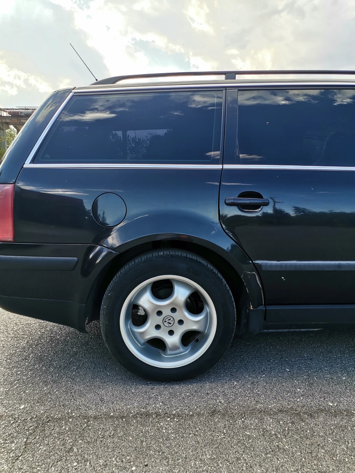 VW Passat 1, 9 TDI, снимка 13 - Автомобили и джипове - 55836552