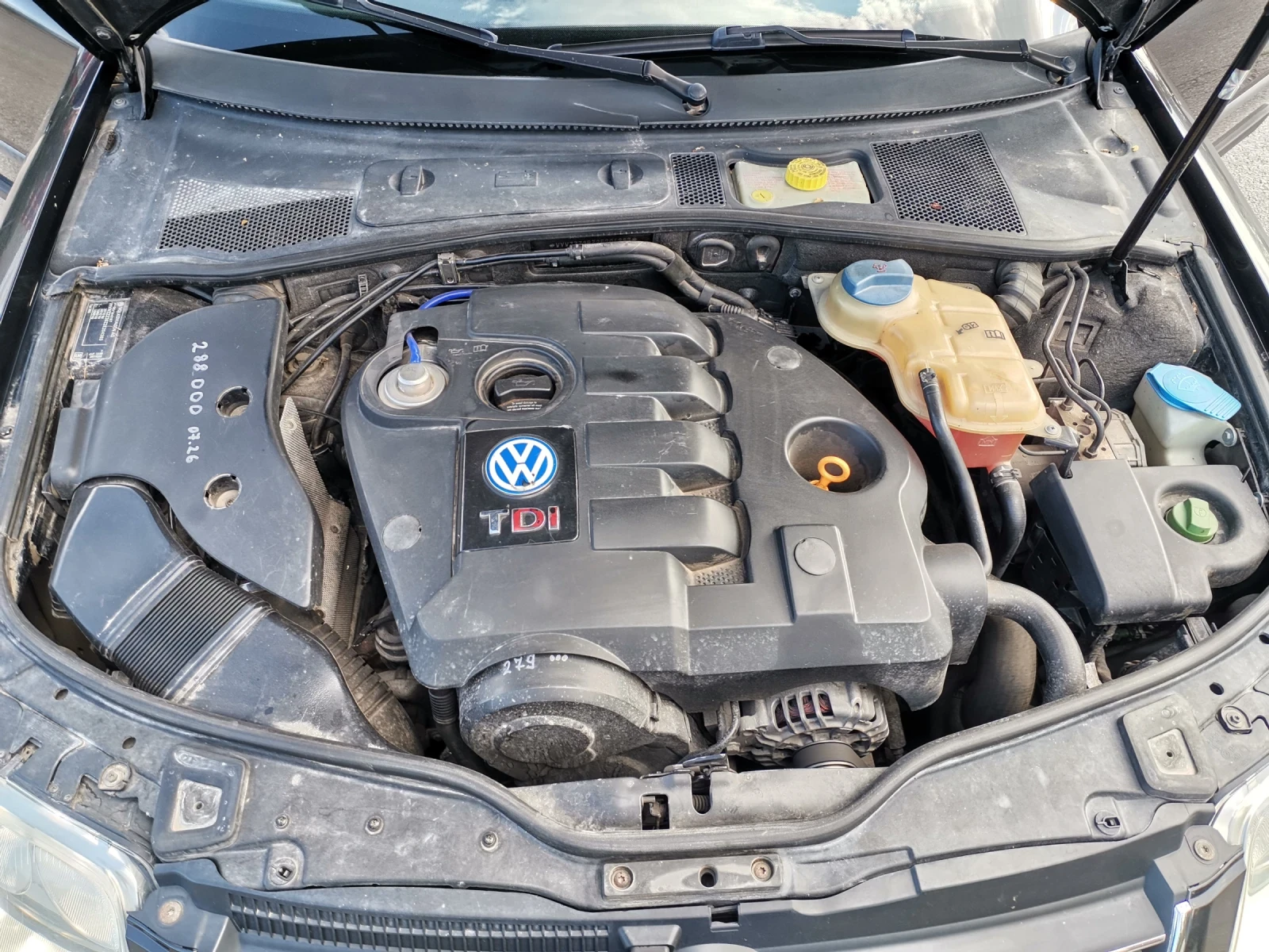 VW Passat 1, 9 TDI, снимка 5 - Автомобили и джипове - 55836552