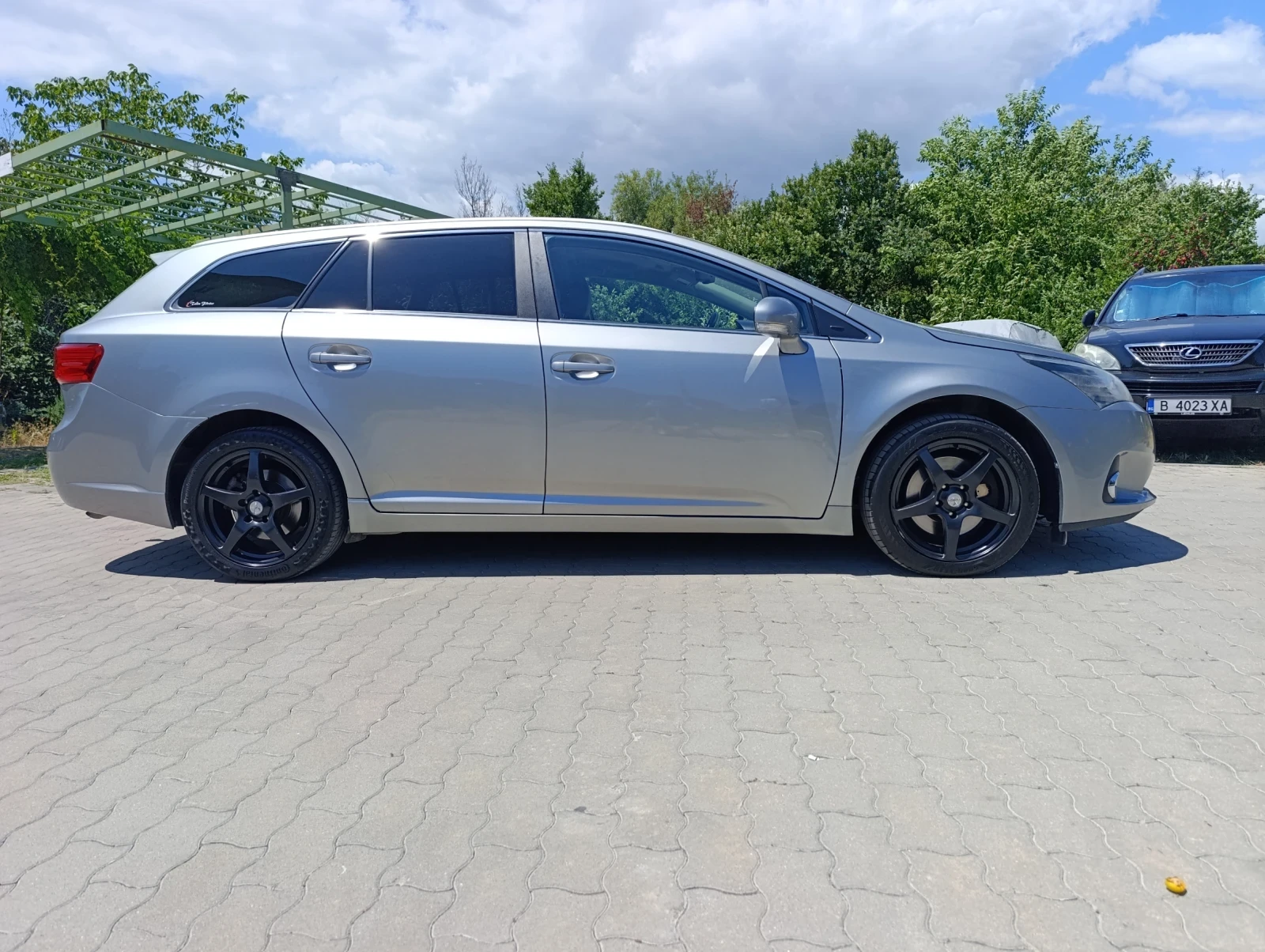 Toyota Avensis 2.2 D4D, снимка 5 - Автомобили и джипове - 56544911