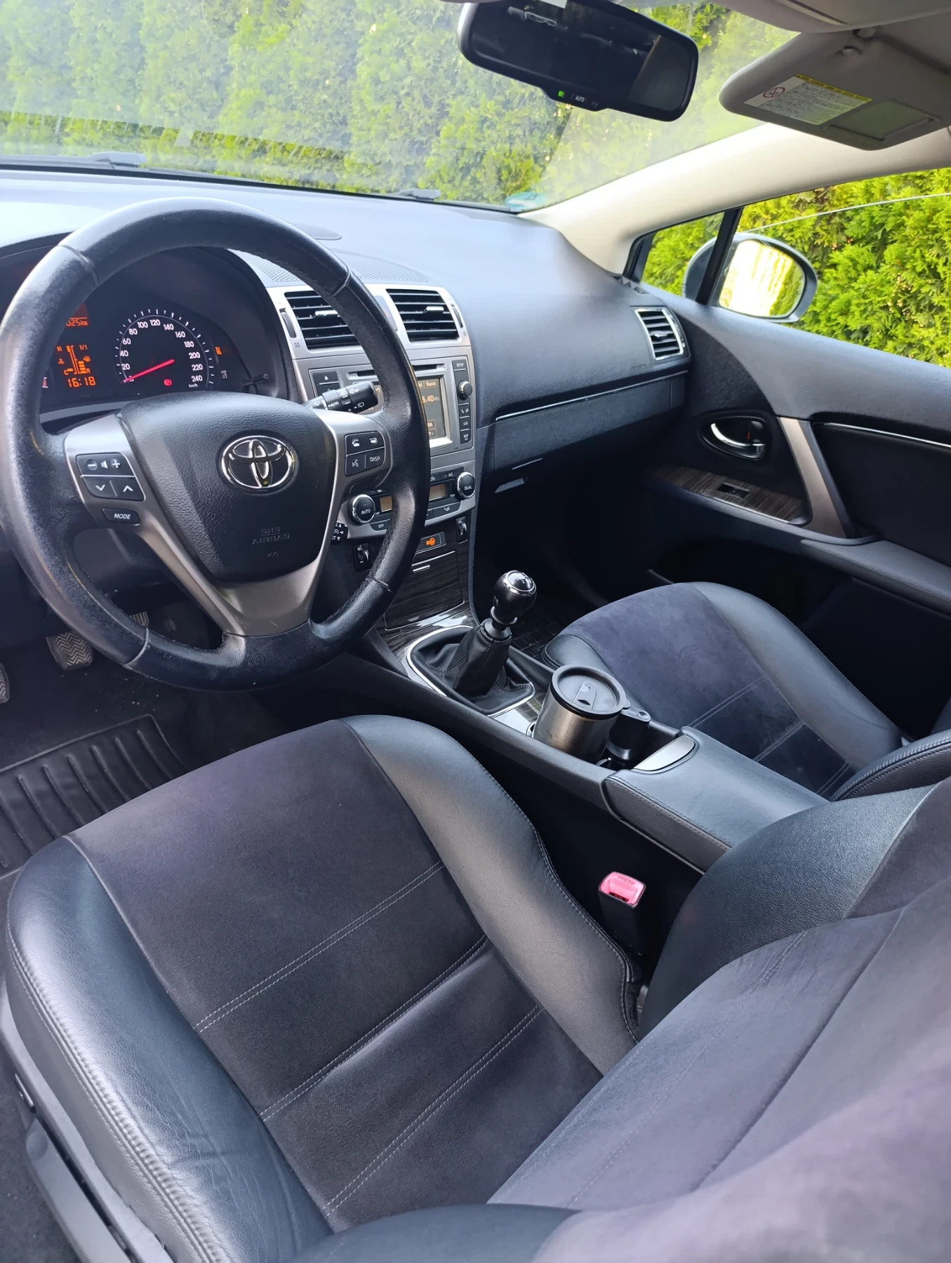 Toyota Avensis 2.2 D4D, снимка 11 - Автомобили и джипове - 56544911