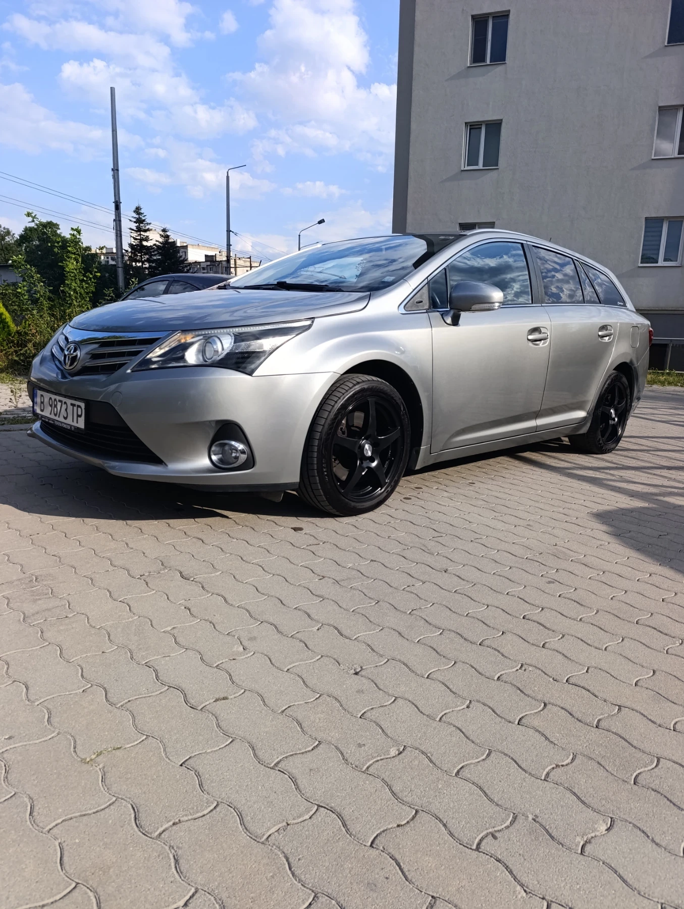 Toyota Avensis 2.2 D4D, снимка 4 - Автомобили и джипове - 56544911