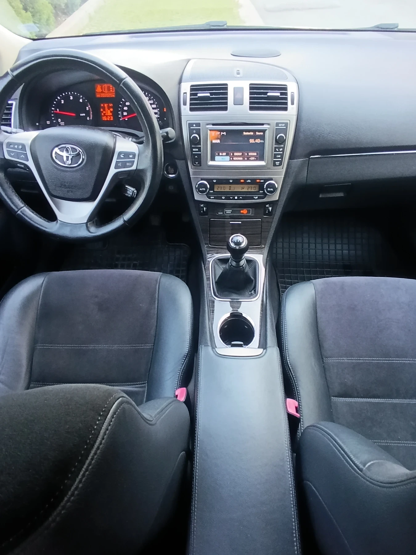 Toyota Avensis 2.2 D4D, снимка 7 - Автомобили и джипове - 56544911