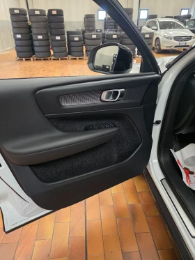 Volvo XC40 2.0д 190кс 4х4 R-design, снимка 9