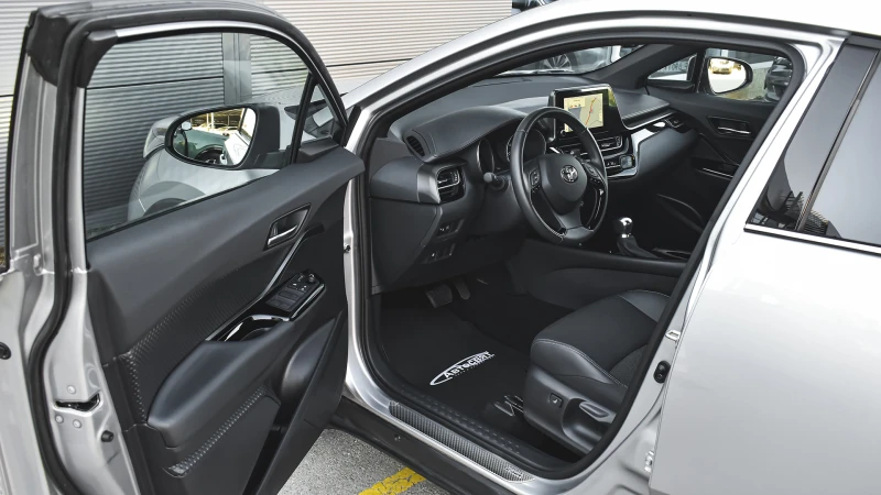 Toyota C-HR 2.0 Hybrid Club Automatic, снимка 8 - Автомобили и джипове - 51274311