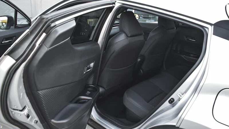 Toyota C-HR 2.0 Hybrid Club Automatic, снимка 9 - Автомобили и джипове - 51274311