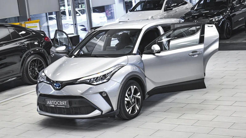 Toyota C-HR 2.0 Hybrid Club Automatic - 54900 лв. - 31296274 1