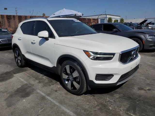 Volvo XC40 T4 MOMENTUM - изображение 3