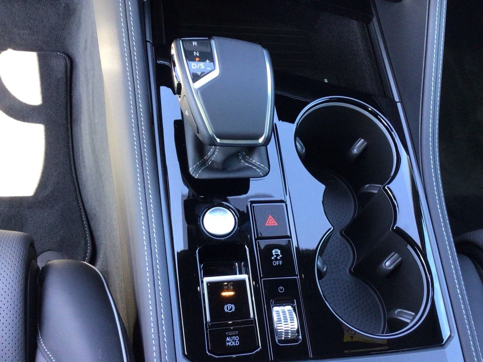 VW Touareg 3.0 TDI R-LINE, снимка 10 - Автомобили и джипове - 24724076