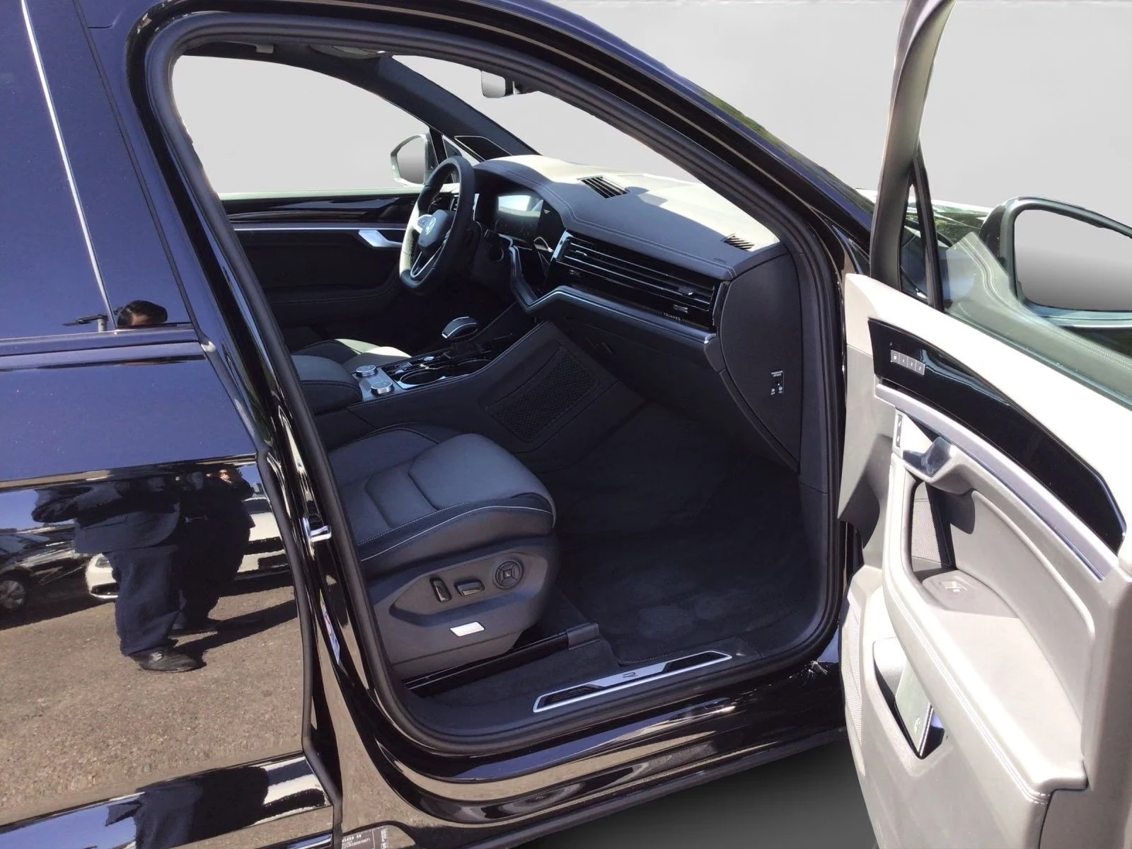 VW Touareg 3.0 TDI R-LINE, снимка 3 - Автомобили и джипове - 24724076