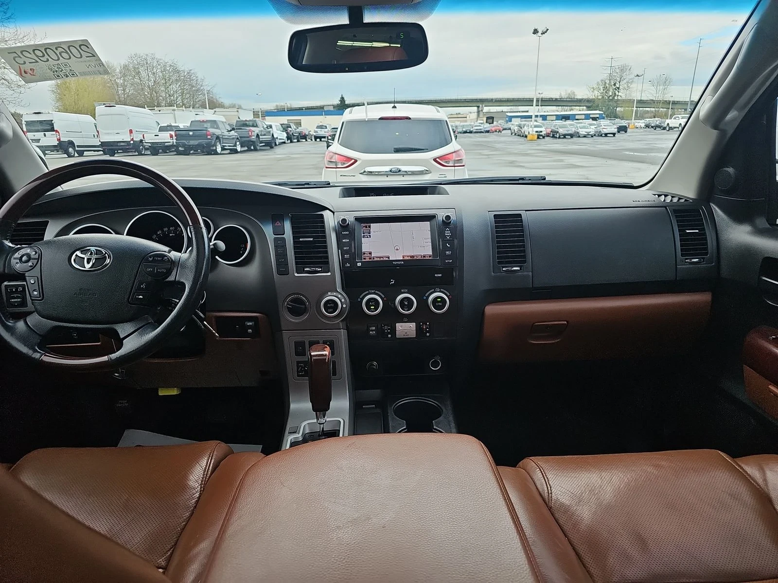 Toyota Sequoia  - изображение 8