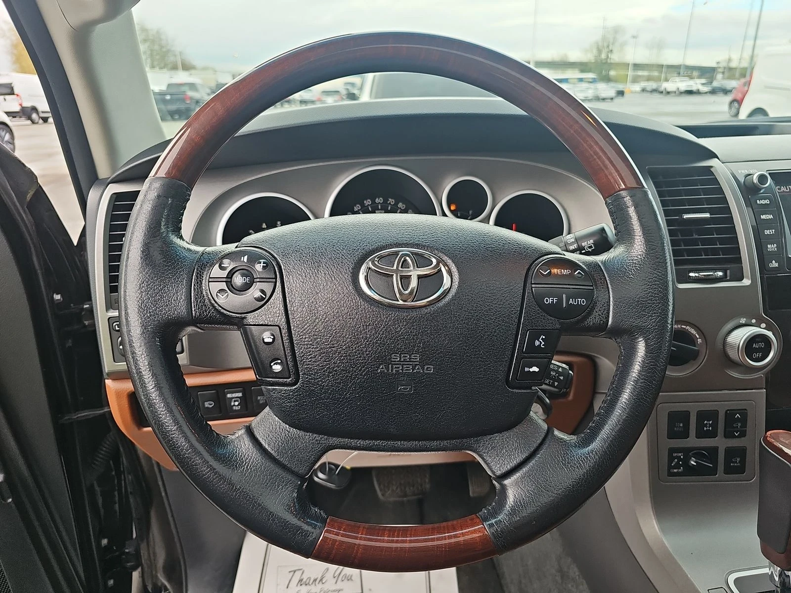 Toyota Sequoia  - изображение 9