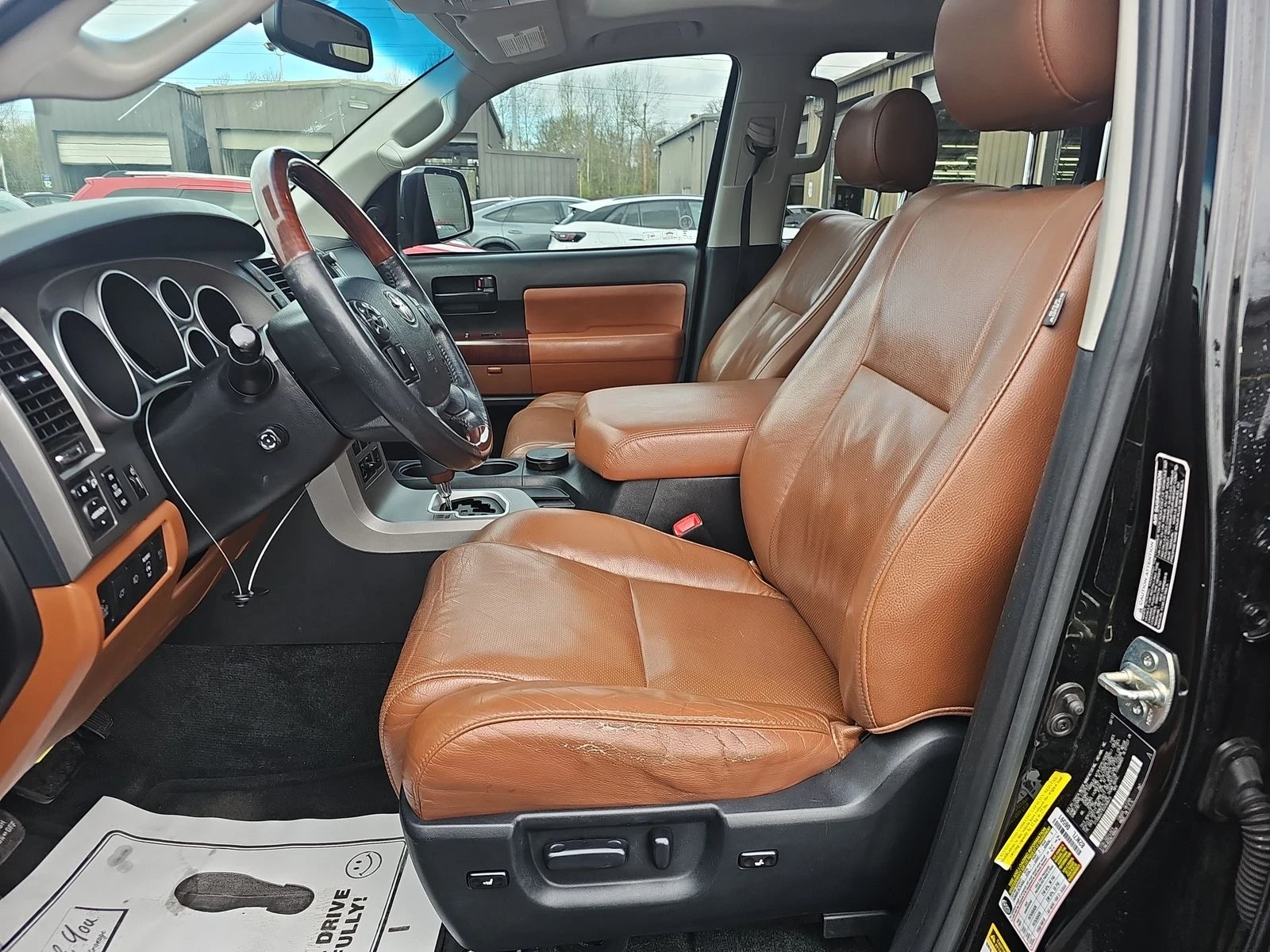 Toyota Sequoia  - изображение 7