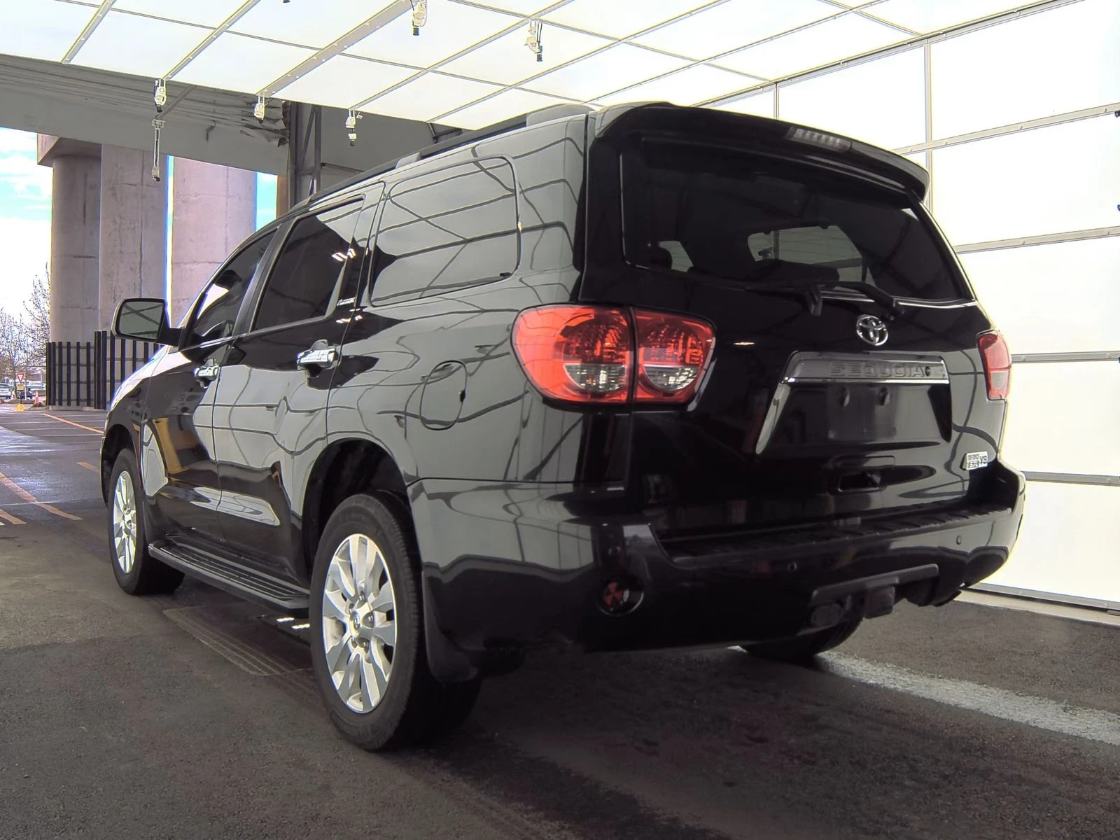 Toyota Sequoia  - изображение 6