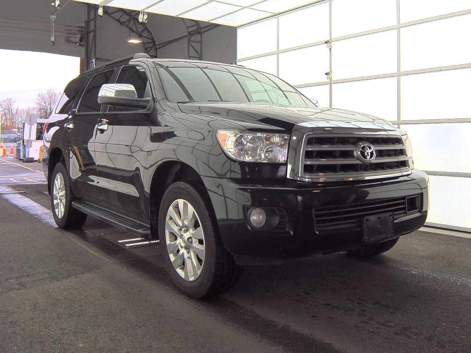 Toyota Sequoia  - изображение 3