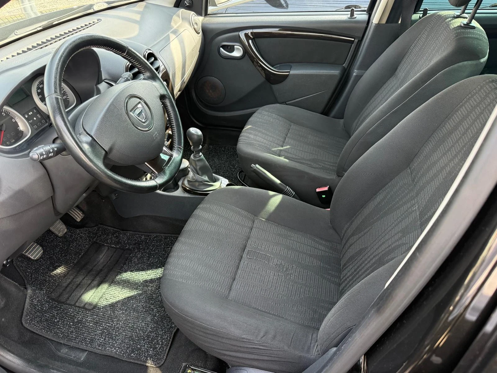 Dacia Duster 1.5 DCi 4* 4 2011 175 хил км  ТОП СЪСТОЯНИЕ, снимка 9 - Автомобили и джипове - 53965053