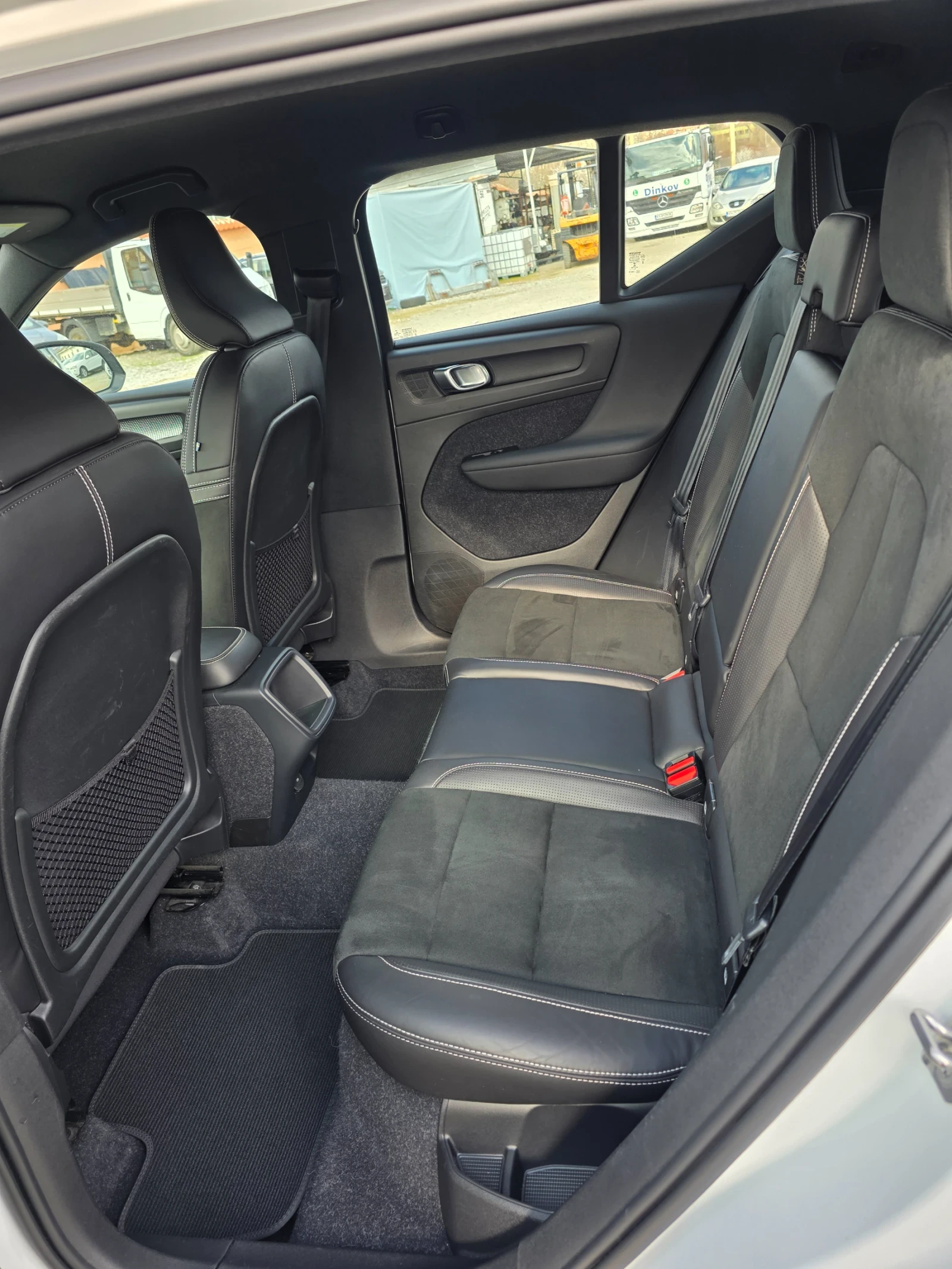 Volvo XC40 2.0� 190�� 4�4 R-design | Mobile.bg � ����������� 13