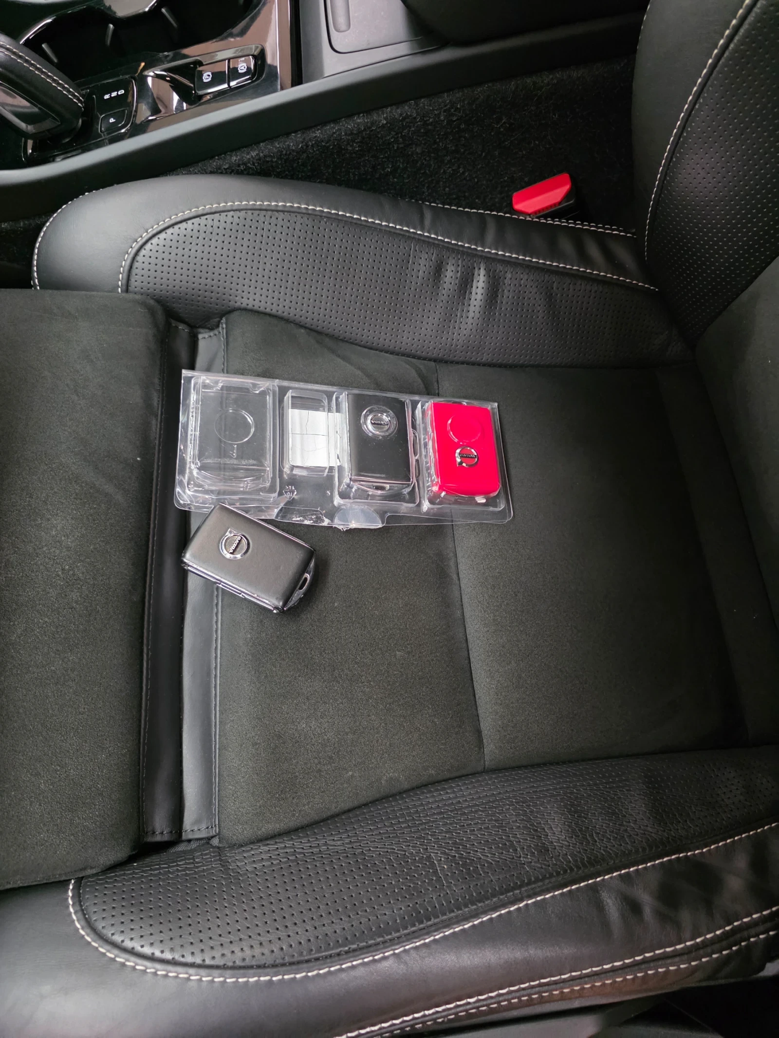 Volvo XC40 2.0д 190кс 4х4 R-design, снимка 11 - Автомобили и джипове - 53965758