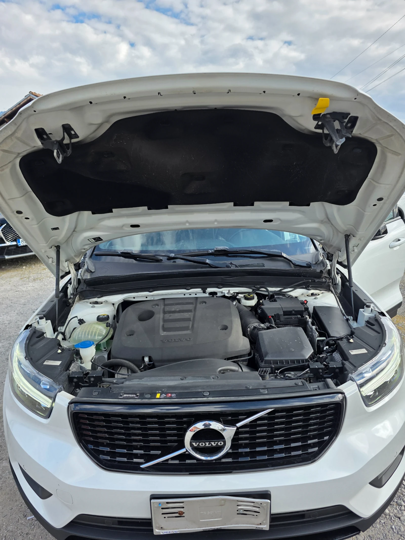 Volvo XC40 2.0� 190�� 4�4 R-design | Mobile.bg � ����������� 14