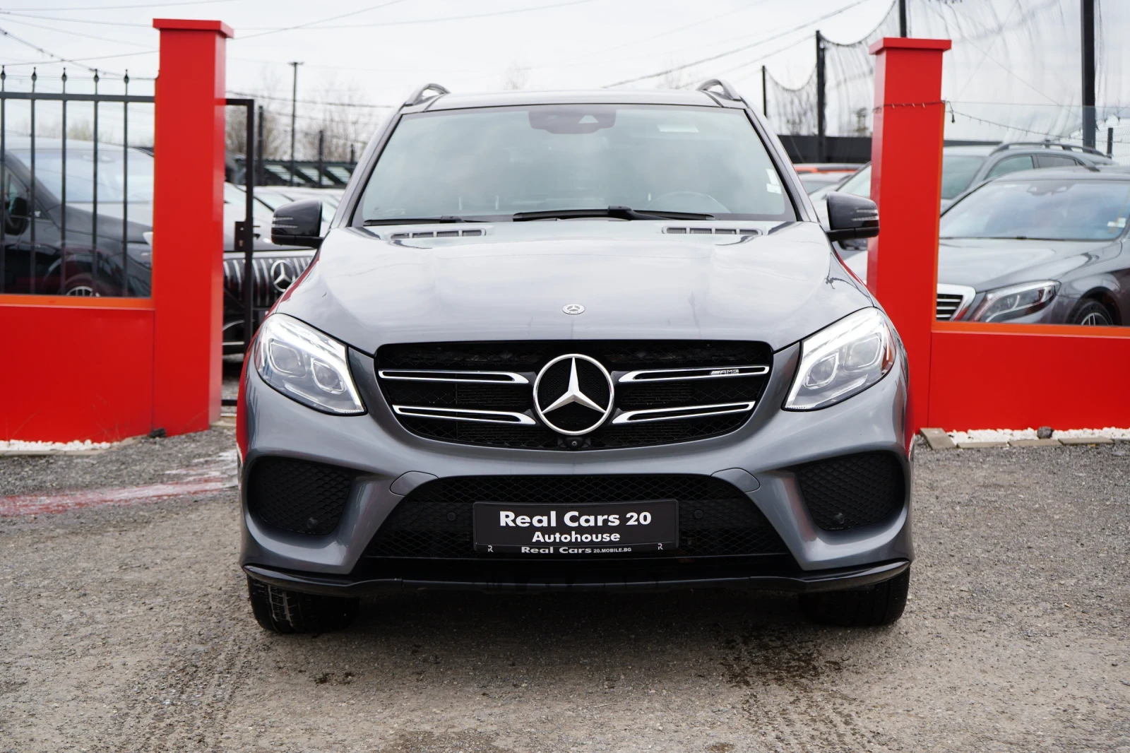 Mercedes-Benz GLE 43 AMG 4M* PANO* 360 CAMERA* KEYLESS* HARMAN KARDON, снимка 2 - Автомобили и джипове - 54039883