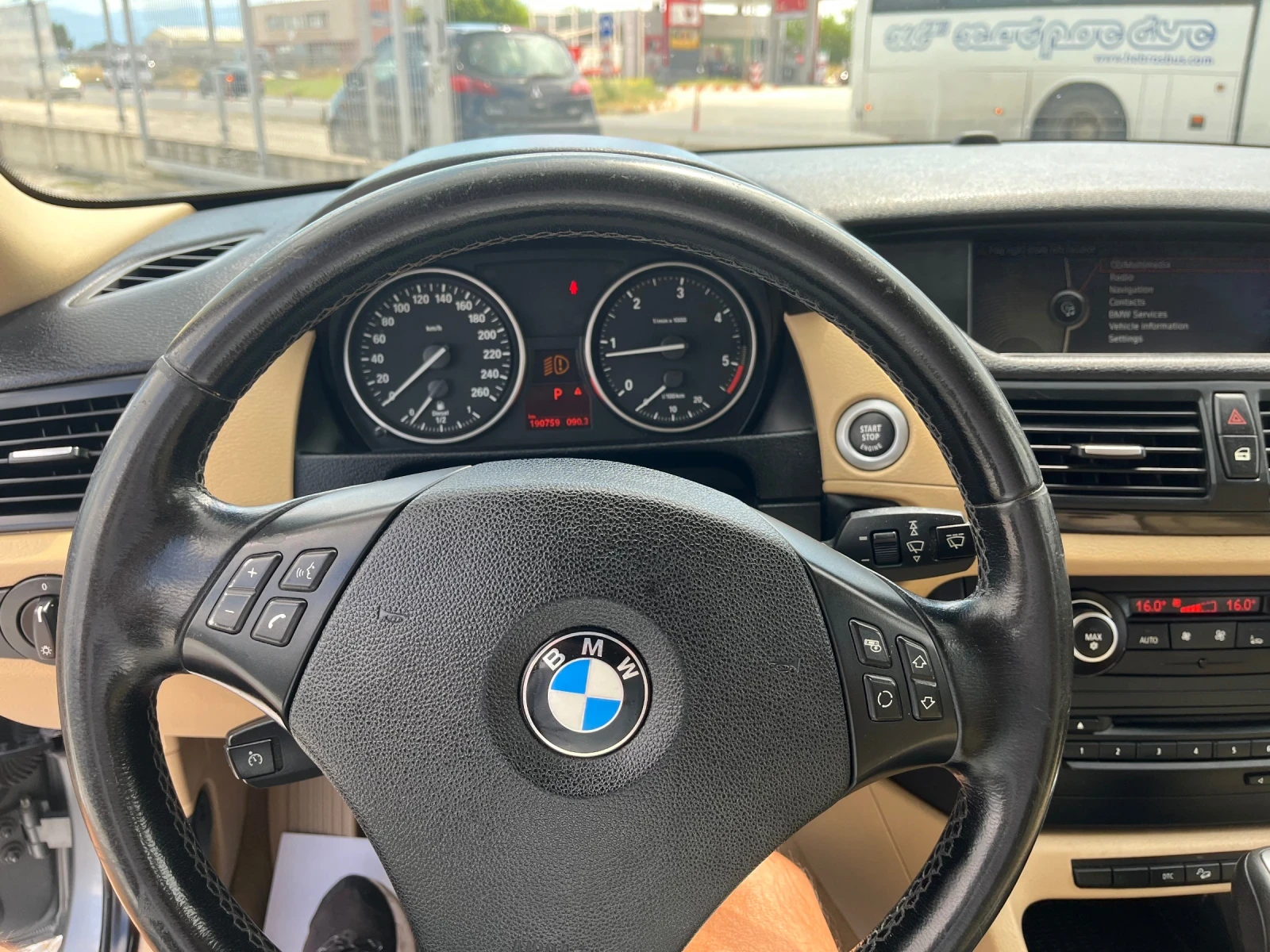 BMW X1 2, 0 D Автомат, Кожа, 4х4, Нави, Ксенон, снимка 8 - Автомобили и джипове - 55198650