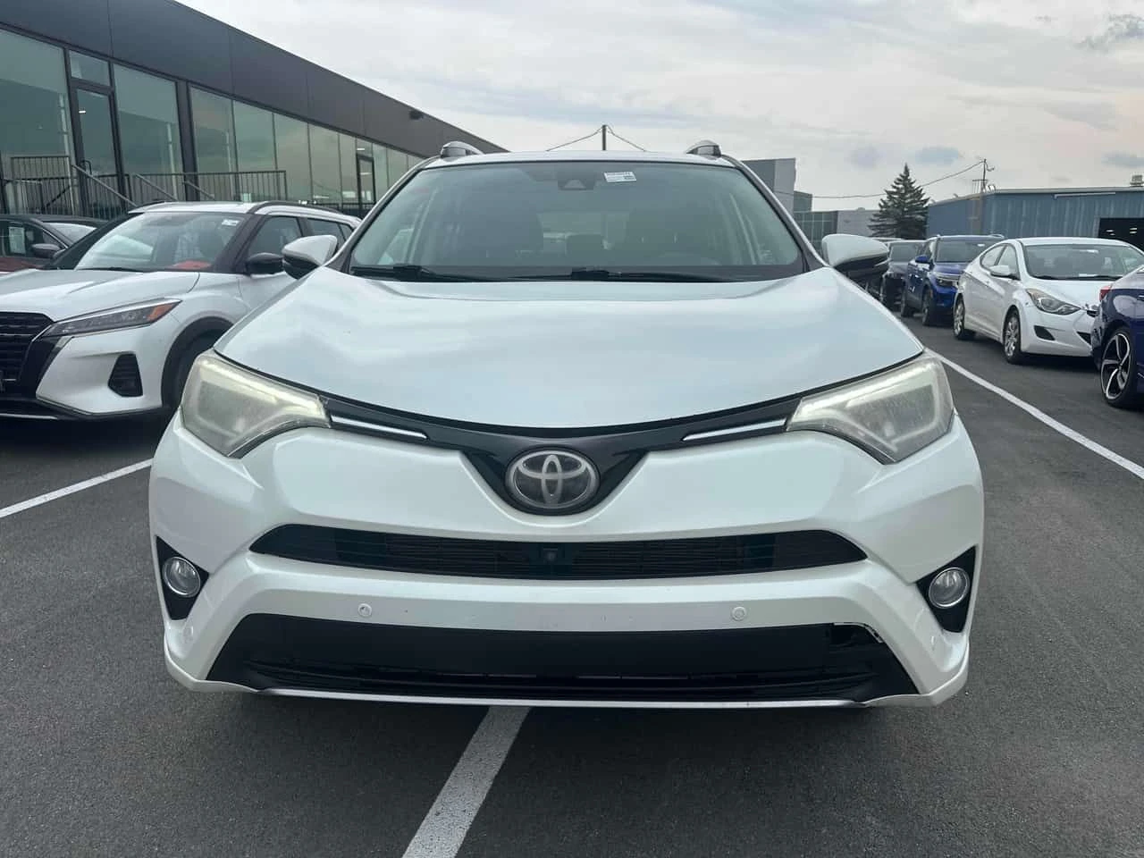 Toyota Rav4 Limited | CARFAX | АВТОКРЕДИТ БЕЗ ПЪРВОНАЧАЛНА, снимка 2 - Автомобили и джипове - 55505369