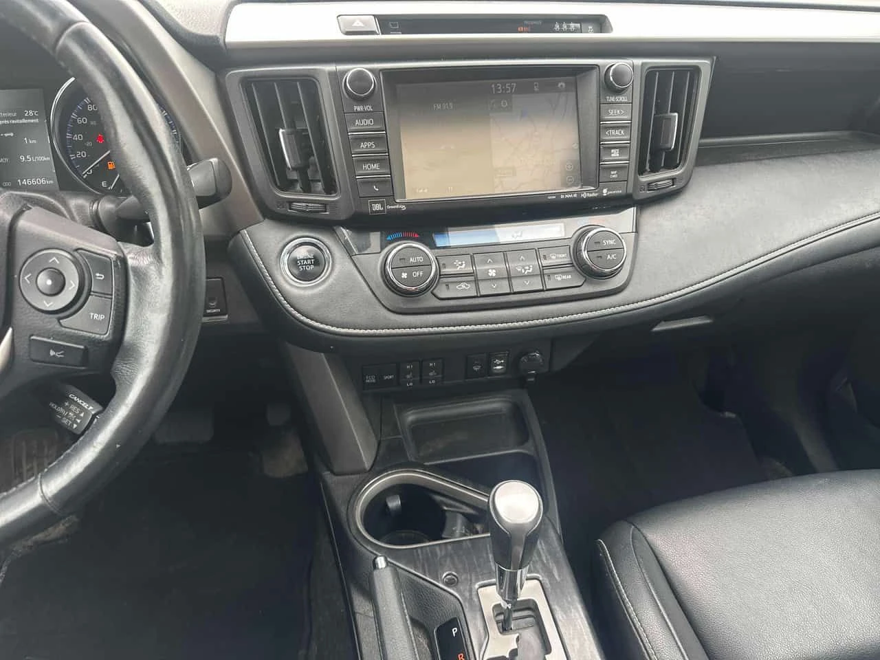 Toyota Rav4 Limited | CARFAX | АВТОКРЕДИТ БЕЗ ПЪРВОНАЧАЛНА, снимка 9 - Автомобили и джипове - 55505369