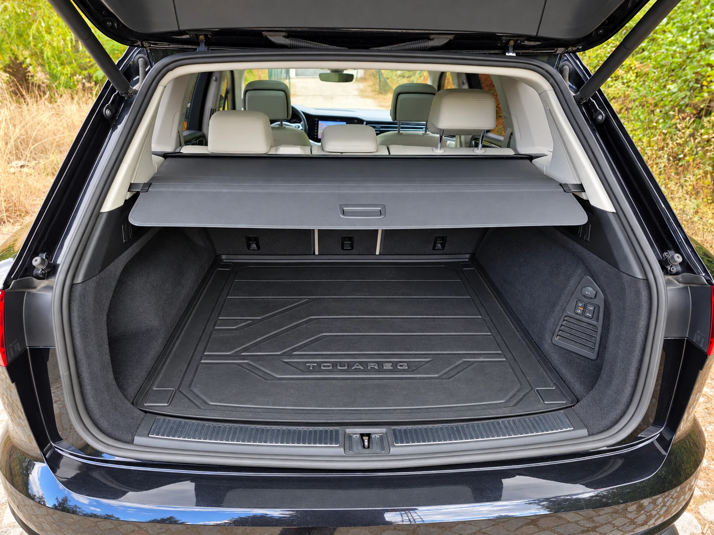VW Touareg, снимка 15 - Автомобили и джипове - 56183581