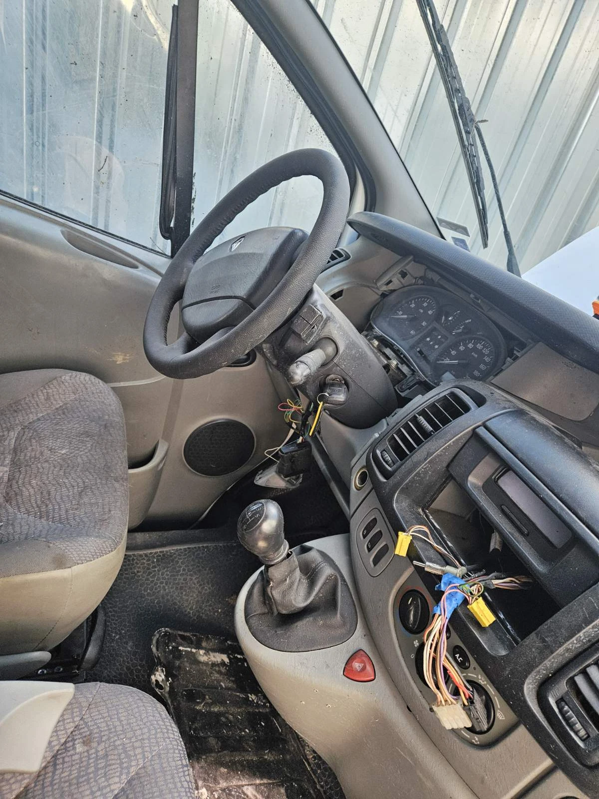 Renault Trafic 2.5dci 5+ 1 - изображение 6