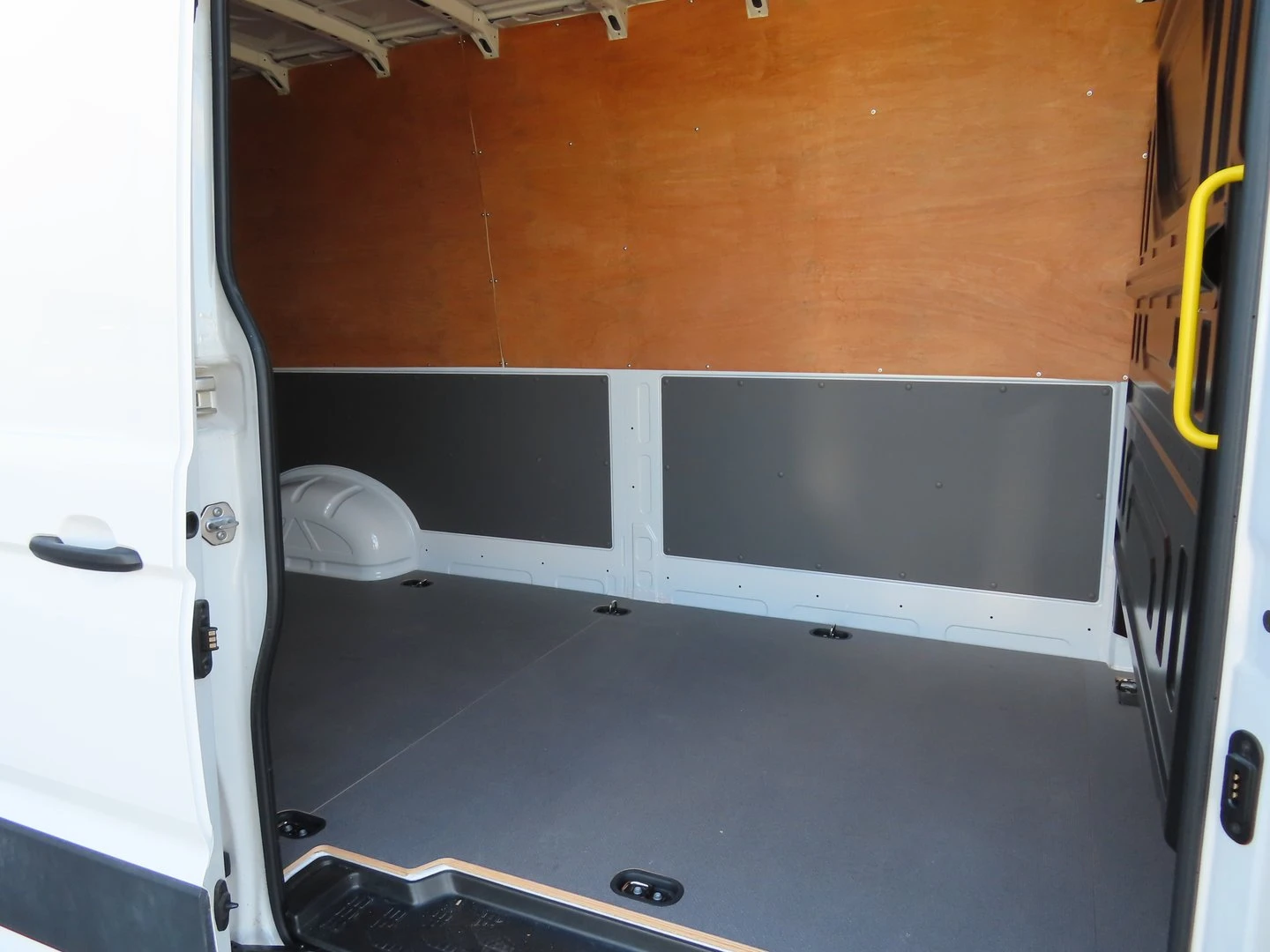 VW Crafter 35 Kasten XL TDI 16.4 m3 предно - изображение 10