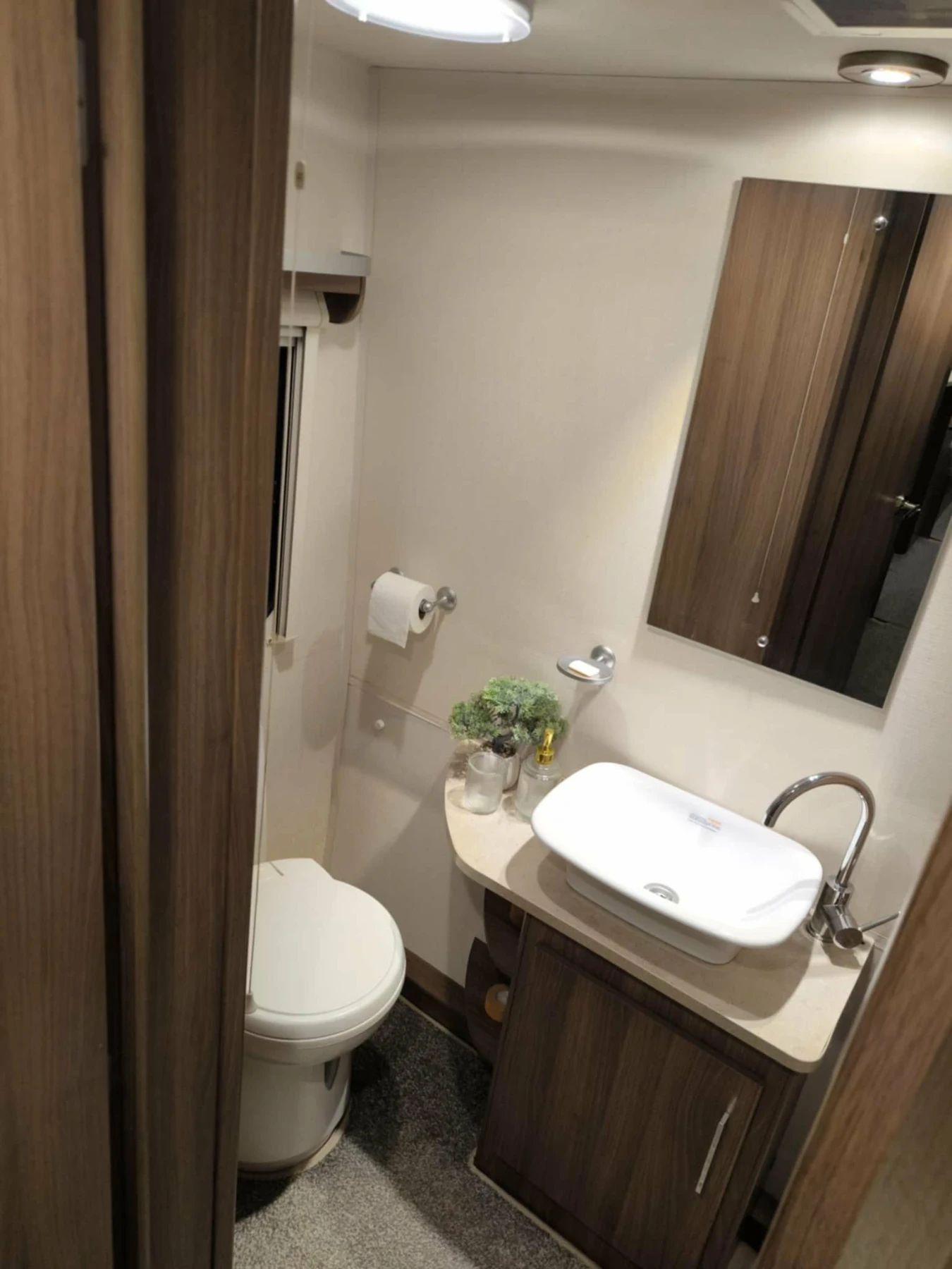 �������� Venus | Mobile.bg � ����������� 6