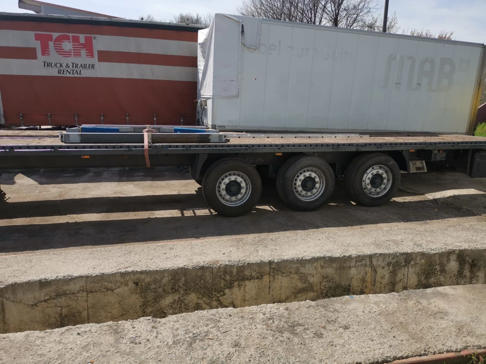 Полуремарке Krone За яхти 