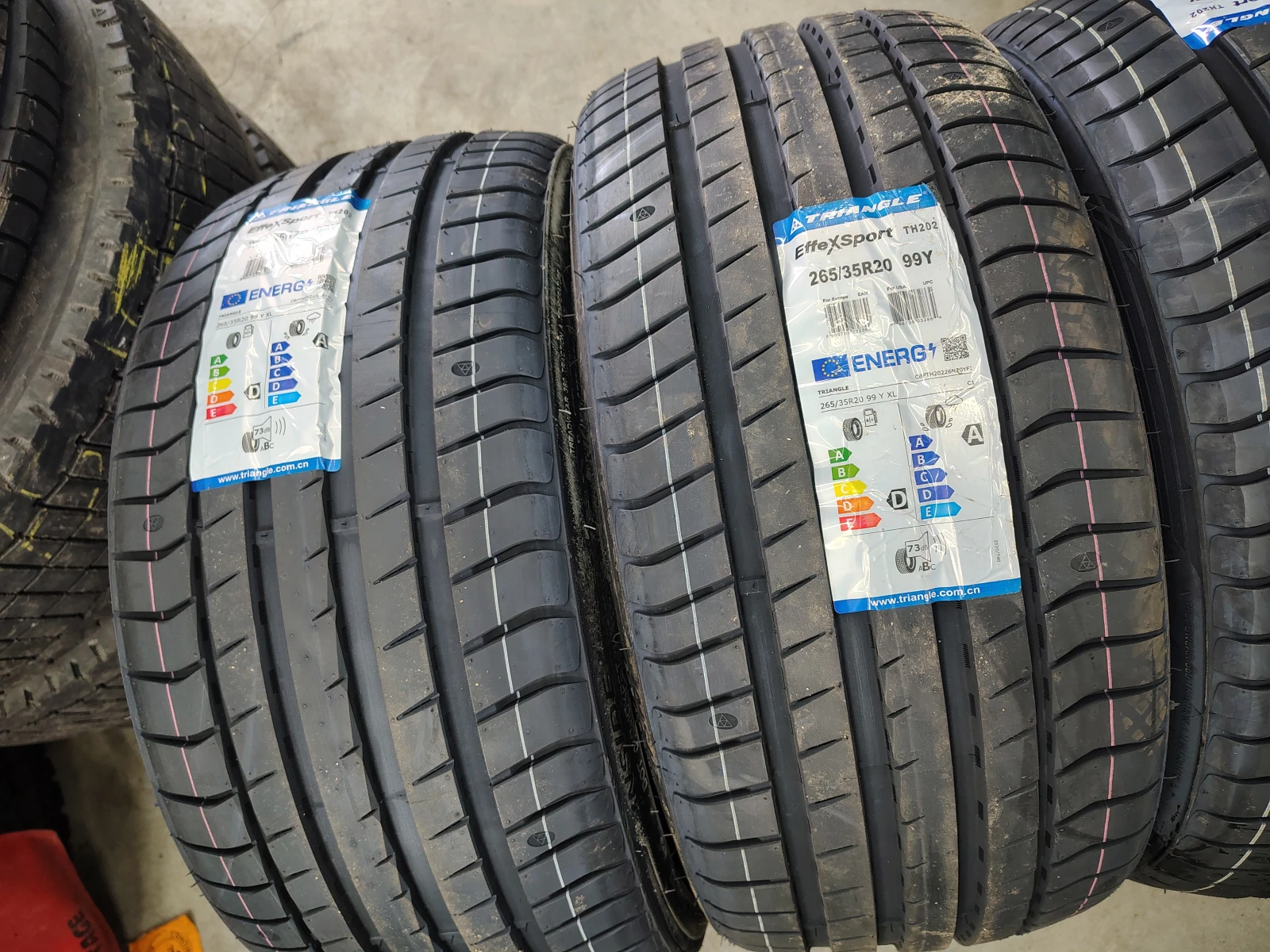 Гуми Летни 265/35R20, снимка 2 - Гуми и джанти - 55840235