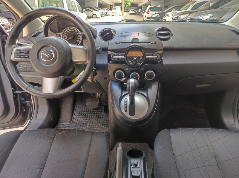 Mazda 2 1.5 i avtomatik, снимка 11 - Автомобили и джипове - 45914550