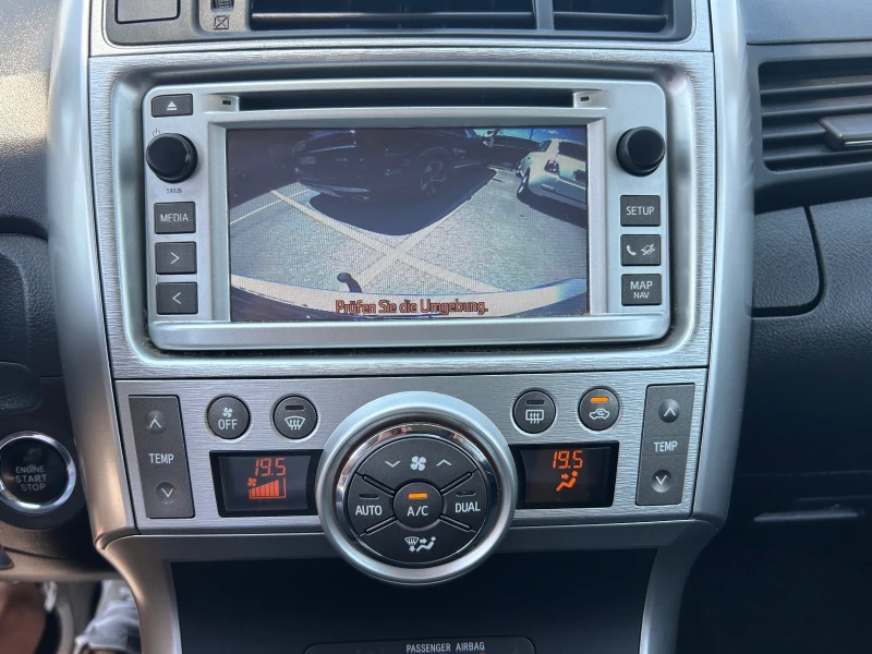 Toyota Verso 2.0D4D 126 к.с.Навигация, подгрев, кожа., снимка 13 - Автомобили и джипове - 50867188