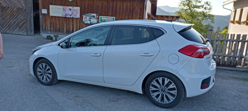 Kia Ceed Kia cee d 1.6 CRDi Diesel Automatik | 100 kW (136 , снимка 2 - Автомобили и джипове - 52972083