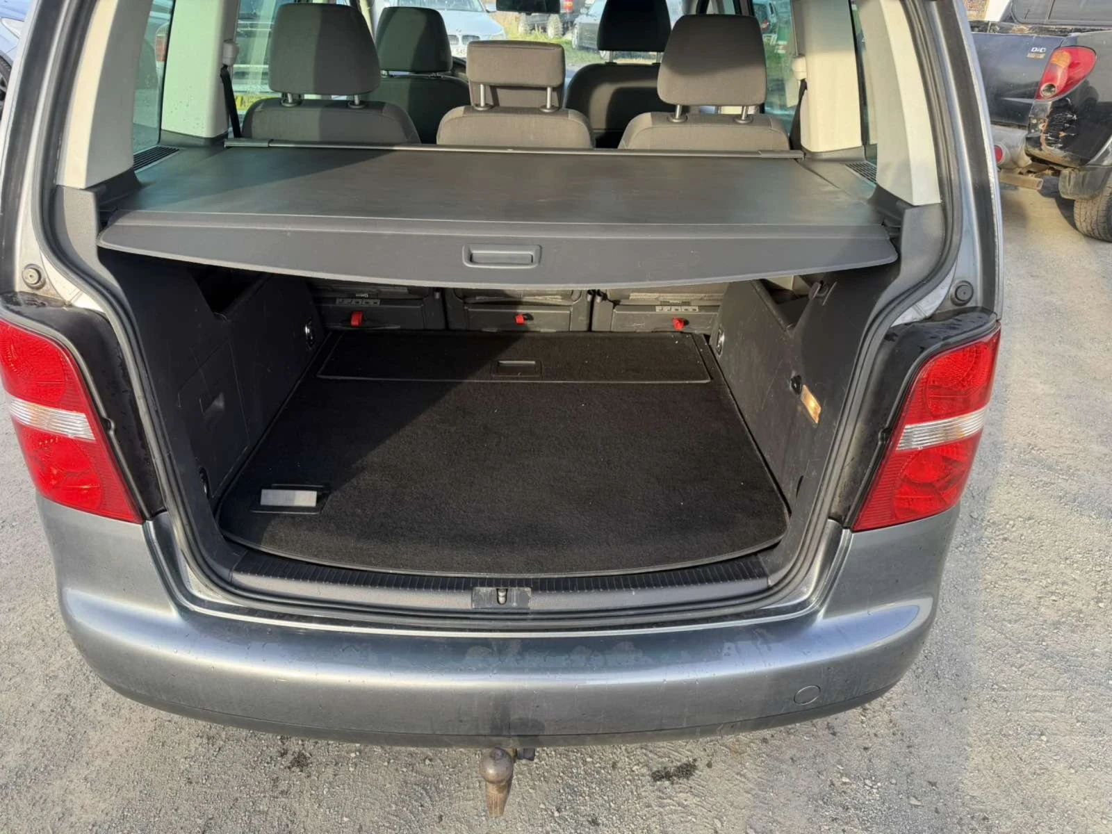 VW Touran 2.0, снимка 10 - Автомобили и джипове - 53806784