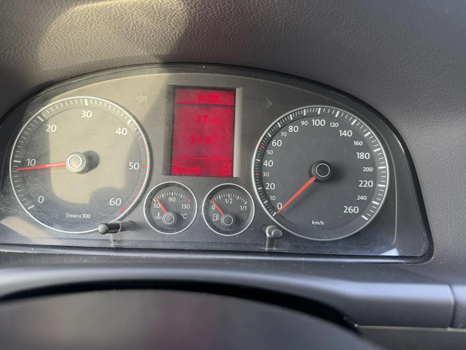 VW Touran 2.0, снимка 7 - Автомобили и джипове - 53806784