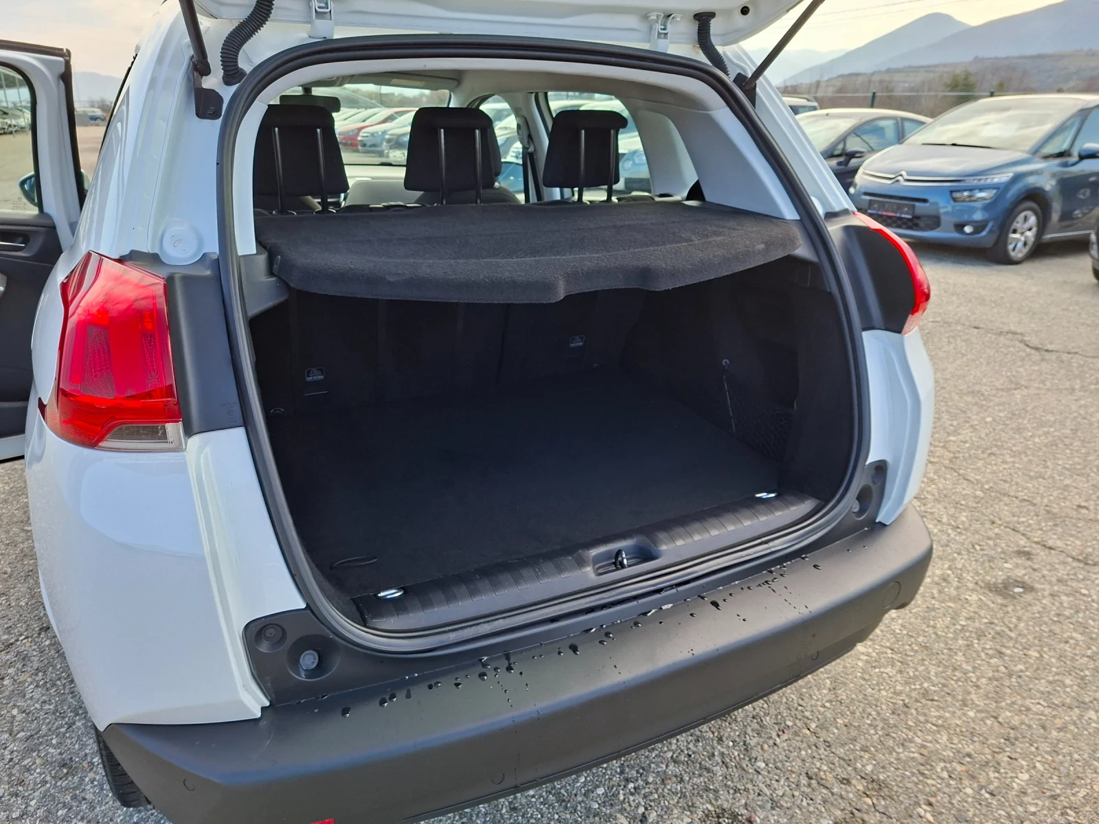 Peugeot 2008 1, 6 hdi, снимка 13 - Автомобили и джипове - 54056442